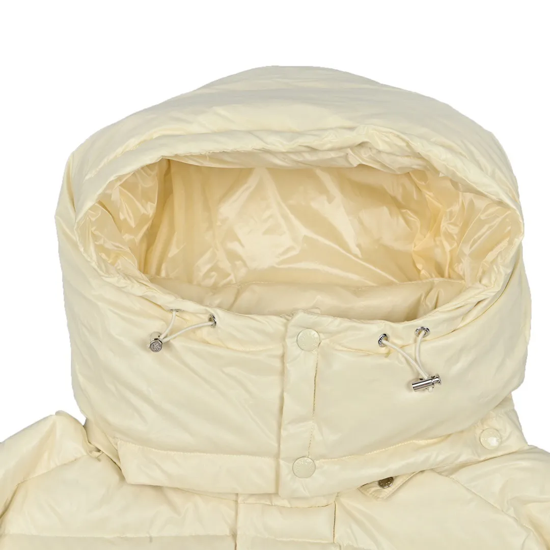 P390 Moncler/ 2026 70 、 。 DNA ， ， 。 Classic ， 、 。 Classic 70 。 Quality， 90 ，Premium Quality ， ，Black ！ Sizes M-3XL